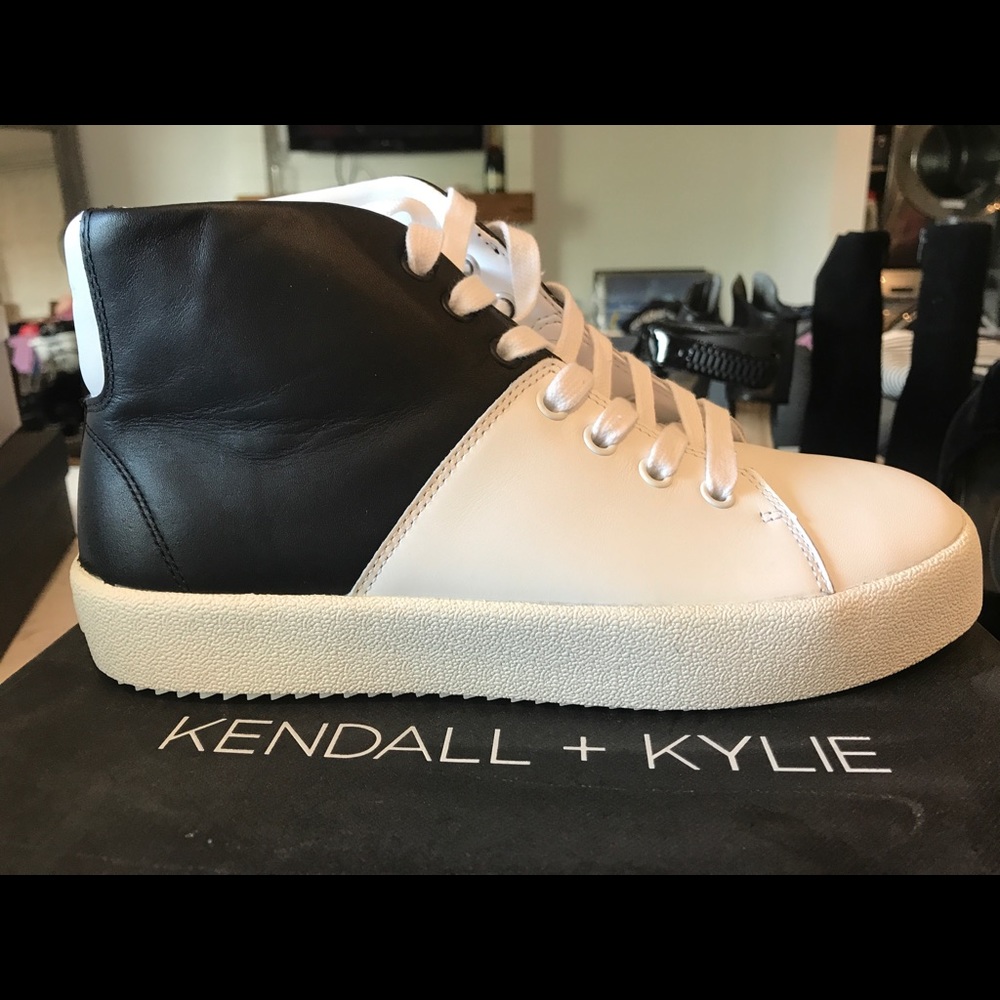 Kendall + Kylie hightop sneakers size 8